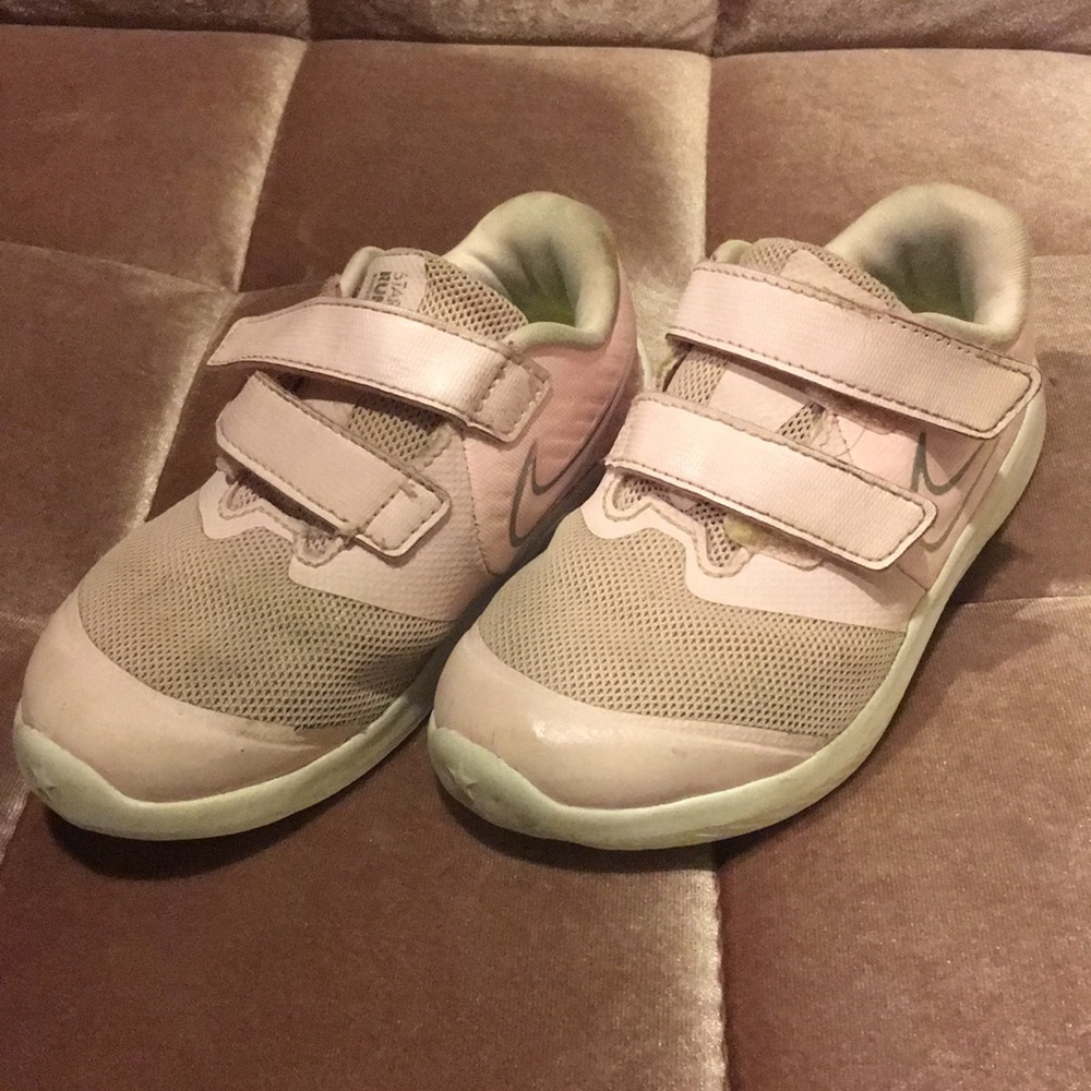 💗Pink toddler Nikes 💗